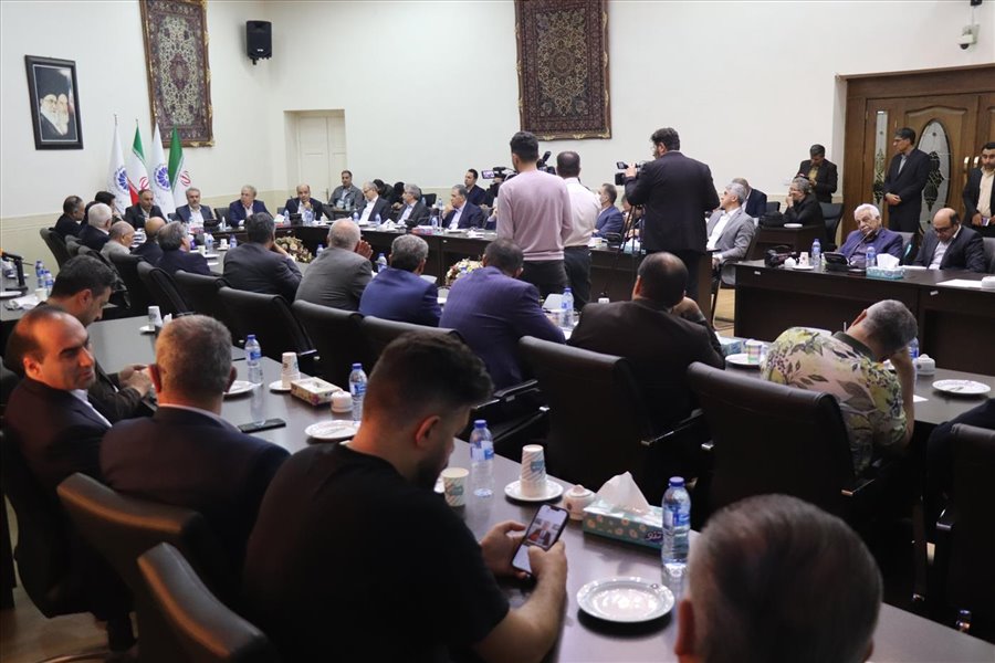 نشست فعالان اقتصادی استان با وزیر صمت