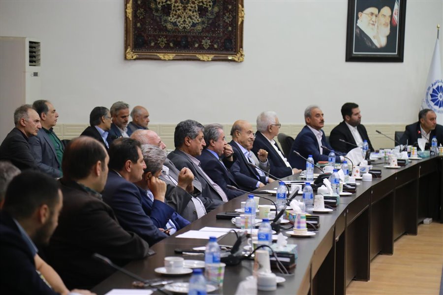 نشست فعالان اقتصادی استان با وزیر صمت