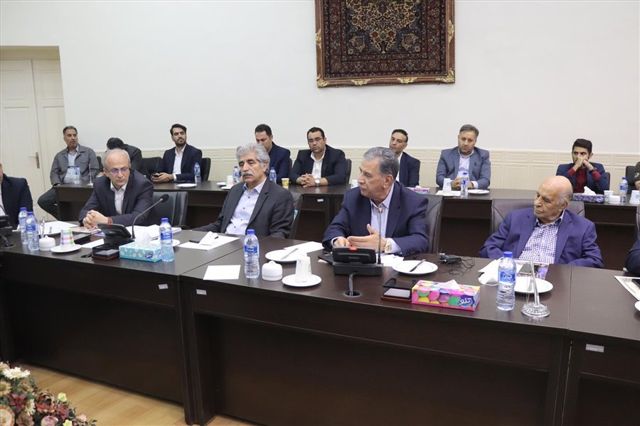 نشست فعالان اقتصادی استان با وزیر صمت