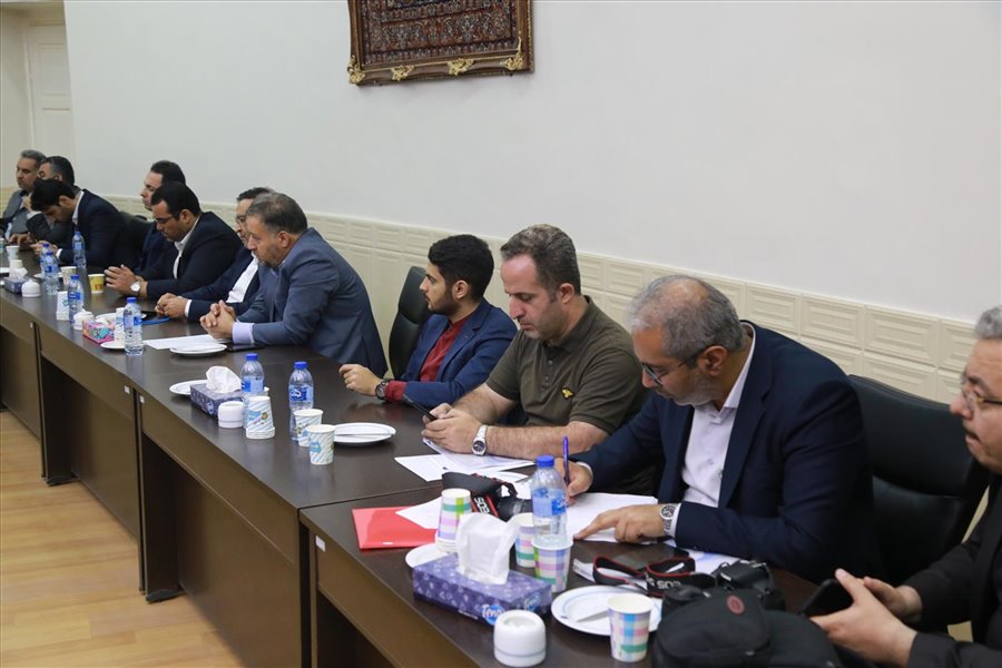 نشست فعالان اقتصادی استان با وزیر صمت