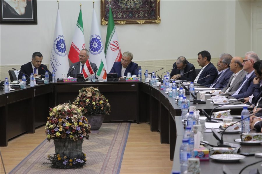 سفیر اتریش در ایران در اتاق تبریز