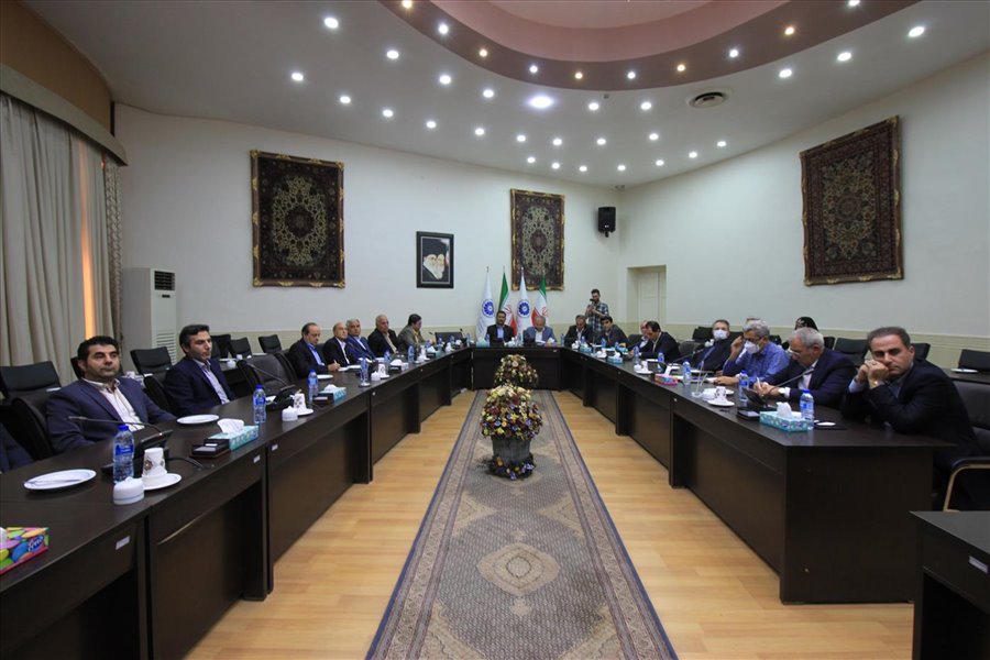 نشست فعالان اقتصادی استان با معاون صنایع عمومی وزارت صنعت