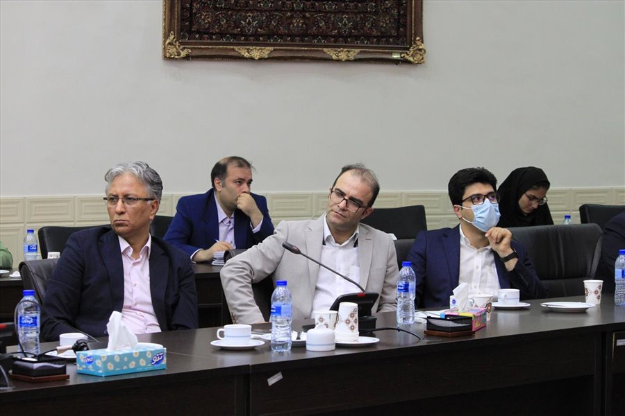 نشست فعالان اقتصادی استان با معاون صنایع عمومی وزارت صنعت