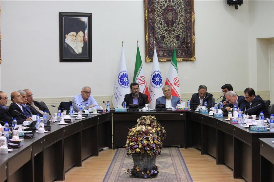 نشست فعالان اقتصادی استان با معاون صنایع عمومی وزارت صنعت